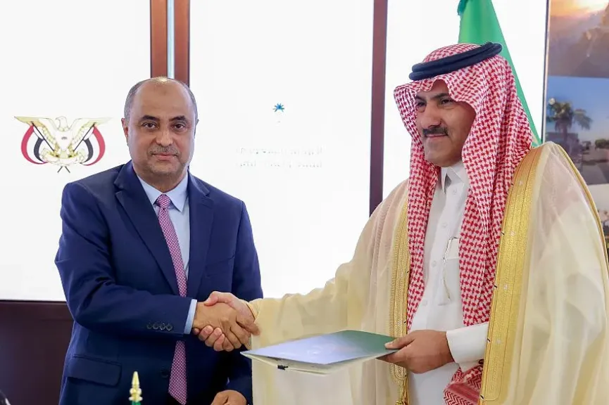 دعم بالأفعال لا بالشعارات.. تفاعل يمني كبير مع الدعم السعودي المستمر لليمن بعد توقيع الاتفاقيات الجديدة